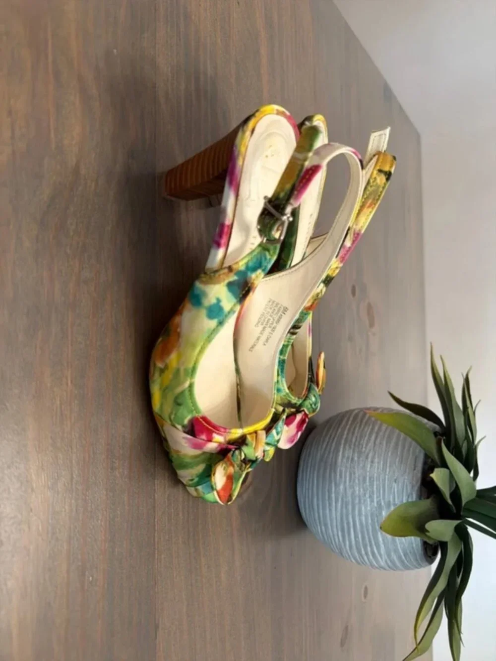 Etienne Aigner multicolor heels size 6